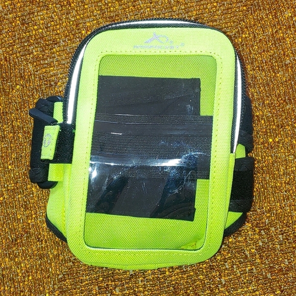 Armpocket Other - NWOT Armpocket Cell Phone Exercise Velcro Arm Band Holder